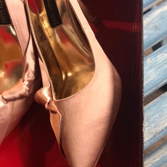 Steve Madden Luxe shoes with cute bow - Picture 4 of 5